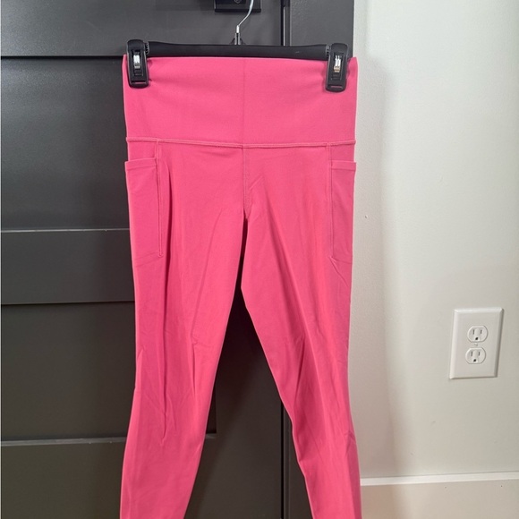 Athleta Pants - Athleta Salutation Stash 7/8 Pockets Pink Leggings Women’s size small